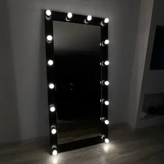Hollywood black mirror M02090