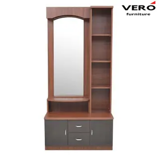 C 203, تسريحة