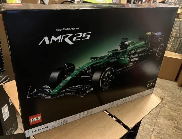 LEGO® Technic™ Aston Martin Aramco AMR25 F1® Car 42240 Brand New Sealed
