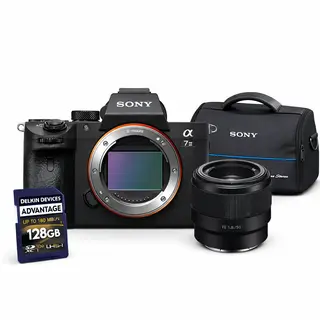 Sony Alpha A7III + Sony EF 50mm 1.8 + Bag + Memory card